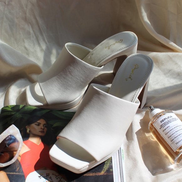 🚨LAST PAIR// Off White vegan leather block heel platform Mule - Picture 7 of 12